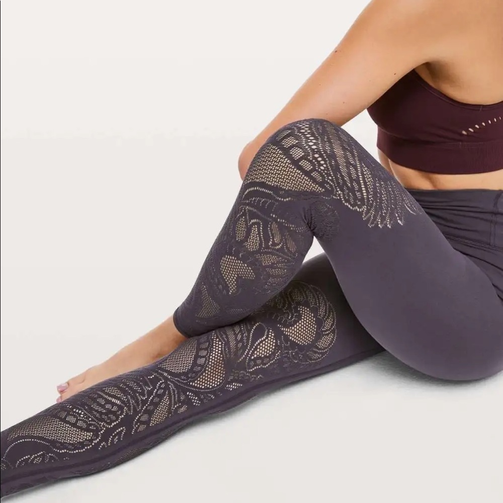 Lululemon reveal 7/8 tight nwt size 4 boysenberry